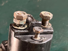 Charger l'image dans la galerie, 250 - 90 hp Evinrude Ficht 0985064 SOLENOID 985064 0346784 BRACKET electrical OEM two stroke
