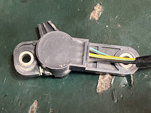 Charger l'image dans la galerie, parts BF 200 225 hp Honda TRIM ANGLE SENSOR 35660-ZY3-003 four stroke 2002-up, some compatibility 175 250 hp
