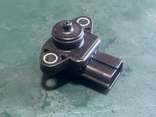 Cargar imagen en el visor de la galería, DF 250 225 200 hp Suzuki 18590-68H00 map PRESSURE SENSOR four stroke
