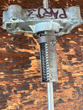 Charger l'image dans la galerie, PARTS ONLY: DT 115 140 hp Suzuki 25” PUSH-PULL SHIFT MECHANISM rod 23110-94510 guide 25141-94510 collar 25205-94501 clutch ca
