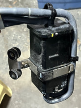Cargar imagen en el visor de la galería, sold kam june2026—-f 250 225 hp Yamaha INTAKE fuel CANISTER 6P2-24170-00-00 four stroke 2005-up some compatibility 115-350 hp
