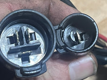 Cargar imagen en el visor de la galería, 150 hp Yamaha 6R3-81960-10-00 RECTIFIER &amp; REGULATOR 1990-2009 two stroke 115-225 hp vmax
