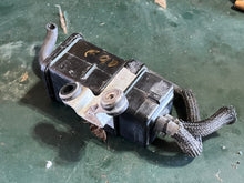 Cargar imagen en el visor de la galería, f 90 hp Yamaha intake CANISTER 69J-24170-00-00 four stroke 2005-2018 some compatibility 200 225 250 300 350 hp

