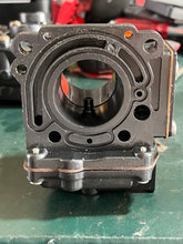 Charger l'image dans la galerie, 115 hp Johnson Evinrude 0439208 436798 CARBURETOR BODY, 334961 BOWL, #74D JET two stroke
