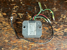 Charger l'image dans la galerie, 90 75 HP Yamaha voltage RECTIFIER &amp; REGULATOR 6H0-81960-00-00 Two Stroke 3 cylinder 1992-2000
