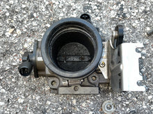 Charger l'image dans la galerie, BF 130 hp Honda THROTTLE BODY 16400-ZW5-013 Four Stroke 1999-2004
