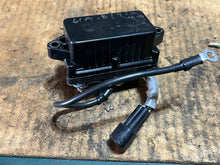 Charger l'image dans la galerie, 250 hp Yamaha 61A-81950-00-00 61A-81950-01-00 POWER trim RELAY ASSY 3-pin connector Two Stroke OEM 60 - 250 hp
