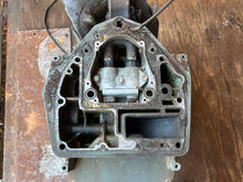 Load image into Gallery viewer, f 115 hp Yamaha 20” MIDSECTION UPPER CASING 68V-45111-10-8D SWIVEL 64E-43311-10-8D EXHAUST 67F-41137-01-94 STEERING BRACKET 6
