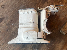 Load image into Gallery viewer, 90 hp Evinrude E-tec 20” MIDSECTION sl SWIVEL 0434691 STEERING ARM 5001766 5009550 exhaust housing 0351234 adaptor 0350834 tw
