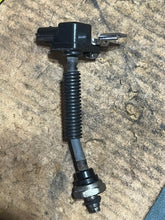 Cargar imagen en el visor de la galería, DF 40 hp Suzuki 18590-80C40 Map Sensor, hose and Oil Pressure Switch 37820-99E01 50 60 70 hp compatible 1999-2012
