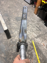 Cargar imagen en el visor de la galería, 115 130 150 175 200 225 hp Yamaha LONG 20” STEERING BRACKET ARM 6E5-42510-03-EK Two Stroke 1987-1993
