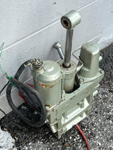 Cargar imagen en el visor de la galería, DT 90 100 150 175 200 225 hp Suzuki 48503-87D20-0ED PTT Trim Cylinder &amp; Motor 3-wire TWO STROKE 1986-1993
