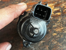 Charger l'image dans la galerie, f 115 200 225 hp Yamaha 68V-1312A-00-00 iac isc VALVE CONTROL sensor 2000-2010 FOUR STROKE
