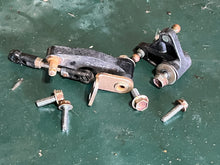Charger l'image dans la galerie, DF 115 hp Suzuki intake THROTTLE LEVER NO.1 19121-90J00, THROTTLE ROD 13510-90J00, LEVER NO.2 19140-92J00, HOLDER LEVER 19115
