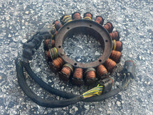 Load image into Gallery viewer, 200 225 250 hp Evinrude Stator 0586571 586571 two stroke BRP Ficht 2000-05 v6
