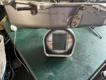 Cargar imagen en el visor de la galería, DF 250 225 200 hp Suzuki 13140-93J02 COLLECTOR COVER assy 13310-93J01 THROTTLE BODY NO.1 13320-93J00 NO.2 13730-93J00 VACUUM 
