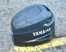 Charger l'image dans la galerie, 200 150 hp Yamaha HPDI TOP COWLING engine cover 68F-42610-40-4D two stroke 2.6 Liter
