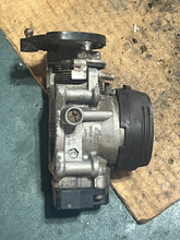 Charger l'image dans la galerie, DF 50 60 40 hp Suzuki 13300-88L01 Throttle Body 2015 FOUR STROKE df50avt 2015-2019
