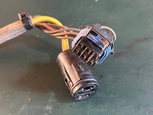 Cargar imagen en el visor de la galería, 150 175 hp Johnson Evinrude 0584981 584981 STATOR ASSY 60 degree ois ignition OEM two stroke outboard motors electrical 1991-
