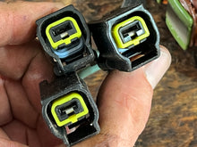 Charger l'image dans la galerie, 300 250 225 200 hp Yamaha HPDI STATOR 60V-81410-01-00 60V-81410-02-00 three connector Two Stroke 2000-2004 2005-2009 outboard
