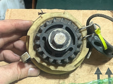 Charger l'image dans la galerie, 9.9 15 hp Johnson Evinrude 0389951 REWIND STARTER ASSEMBLY recoil 389951 Two Stroke
