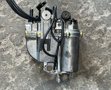Cargar imagen en el visor de la galería, 200 225 250 300 hp Yamaha 60V-14182-01-00 FLOAT CHAMBER 60V-14980-00-00 vst &amp; pump 60V-13907-00-00 TESTED hpdi Two Stroke
