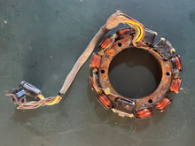 Cargar imagen en el visor de la galería, 150 175 hp Johnson Evinrude 0584981 584981 STATOR ASSY 60 degree ois ignition OEM two stroke outboard motors electrical 1991-
