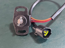 Cargar imagen en el visor de la galería, 200 225 250 hp Yamaha THROTTLE SENSOR ASSEMBLY TPS 6R5-85885-01-00 Two Stroke
