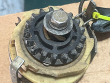 Charger l'image dans la galerie, 9.9 15 hp Johnson Evinrude 0389951 REWIND STARTER ASSEMBLY recoil 389951 Two Stroke
