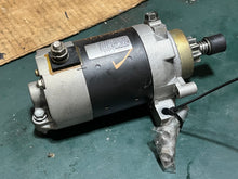 Cargar imagen en el visor de la galería, BF 50 40 hp Honda 31200-ZV5-013 STARTER MOTOR ‘97-07 four stroke BAYS BAZS BLA
