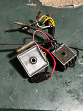 Cargar imagen en el visor de la galería, DT 140 115 hp Suzuki 32800-94601 RECTIFIER &amp; REGULATOR ASSY, Suzuki 32800-95D01 RECTIFIER Two Stroke outboard electrical
