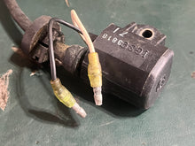 Charger l'image dans la galerie, DT 150 200 hp Suzuki ig-39 IGNITION COIL 9” boot cord 33410-92E00 two stroke 1998-2003
