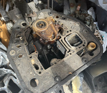 Charger l'image dans la galerie, 150 HP Mercury Verado 895305T01 DRIVESHFT HOUSING 896689A01 ADAPTER PLATE 135 hp - 200 hp
