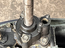 Cargar imagen en el visor de la galería, f 90 75 hp Yamaha 20” double-splined LOWER UNIT ASSY 67F-45300-10-4D four stroke 2003-2004 also f 80 100 hp 1999-2005 superseded 6D8-10 67F-11 6D9-10 6D9-11 6D9-12 6D9-13 6D9-14 6D9-15
