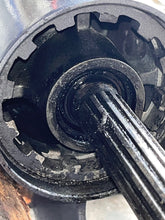 Cargar imagen en el visor de la galería, f 90 75 hp Yamaha 20” double-splined LOWER UNIT ASSY 67F-45300-10-4D four stroke 2003-2004 also f 80 100 hp 1999-2005 superseded 6D8-10 67F-11 6D9-10 6D9-11 6D9-12 6D9-13 6D9-14 6D9-15

