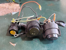 Cargar imagen en el visor de la galería, f 90 hp Yamaha STARTER RELAY 6G1-8194A-10-00 TRIM RELAYS 6E5-8195B-01-00 6E5-8195C-01-00 four stroke 2003-2004 some 80 100 hp
