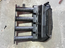 Cargar imagen en el visor de la galería, f 90 75 hp Yamaha INTAKE SILENCER 67F-14440-00-00 four stroke 1999-2004 some 80 100 hp

