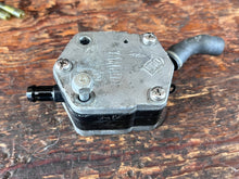 Charger l'image dans la galerie, 115 130 hp Yamaha FUEL PUMP 6E5-24410-03-00 two stroke 1984-1990 some 150 175 200 220 hp
