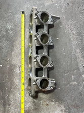 Cargar imagen en el visor de la galería, f 90 75 hp Yamaha INTAKE MANIFOLD 67F-13641-00-94 four stroke 1999-2004 some 80 100 hp
