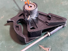 Cargar imagen en el visor de la galería, f 90 75 hp Yamaha CAM ACCELERATOR 67F-41213-01-00 SPRING 67F-44135-00-00 LINK 67F-41237-00-00  682-41237-00-00 four stroke
