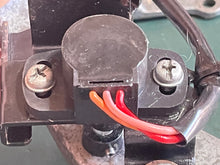 Cargar imagen en el visor de la galería, f 90 hp Yamaha tps THROTTLE SENSOR 61A-85885-00-00 LEVER 67F-42154-00-94 BRACKET 67F-41661-00-94 four stroke 1999-2004 some 80 100 hp
