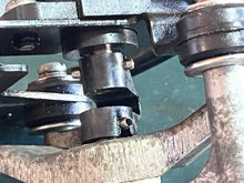 Cargar imagen en el visor de la galería, f 90 hp Yamaha tps THROTTLE SENSOR 61A-85885-00-00 LEVER 67F-42154-00-94 BRACKET 67F-41661-00-94 four stroke 1999-2004 some 80 100 hp
