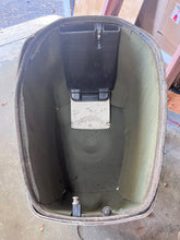 Cargar imagen en el visor de la galería, 200 225 250 hp Johnson Evinrude ENGINE COVER 5001384 0284443 Ocean Runner TWO STROKE
