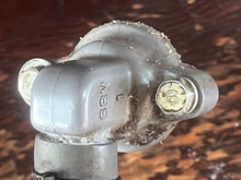 Charger l'image dans la galerie, F 90 75 - 150 hp THERMOSTAT COVER 67F-1246A-00-1S four stroke 1999-2014 superseded 67F-1246A-01-1S 67F-1246A-A0-9S 67F-1246A-B0-9S
