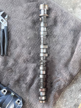 Cargar imagen en el visor de la galería, F 90 75 hp CYLINDER HEAD ASSY 67F-11110-10-94 Four Stroke 2003 also 80 100 hp 2002-2003
