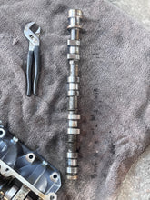Cargar imagen en el visor de la galería, F 90 75 hp CYLINDER HEAD ASSY 67F-11110-10-94 Four Stroke 2003 also 80 100 hp 2002-2003
