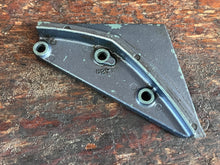 Charger l'image dans la galerie, f 30 - 60 hp Yamaha FITTING PLATE 67C-42738-00-4D bottom cowling Four Stroke - some compatibility 2000-2008
