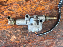 Charger l'image dans la galerie, 100 115 150 200 225 hp Yamaha FUEL METER SENDER UNIT 6Y5-85752-02-00 Two Stroke 2000-2006 superseded 90891-40351-00 6Y5-85752-00-00 some 175 300 hp
