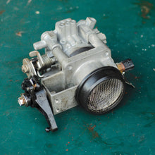 Load image into Gallery viewer, DF 60 70 HP Suzuki 13300-99E01 THROTTLE BODY 1998-2009 throttle lever &amp; rod Four Stroke 1999
