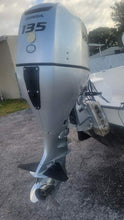 Charger l'image dans la galerie, BF 135 hp Honda Four stroke clean runner- 2016 low hrs, 25 inch
